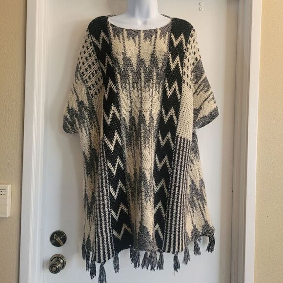 Elodie Size L Azetec Style Design Knit Mohair  Poncho - Picture 1 of 7